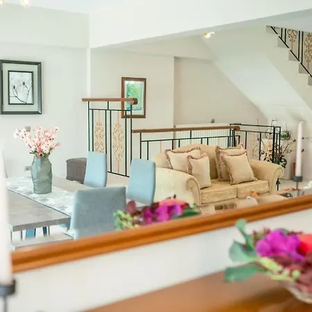 Апартаменти Rena's Center House