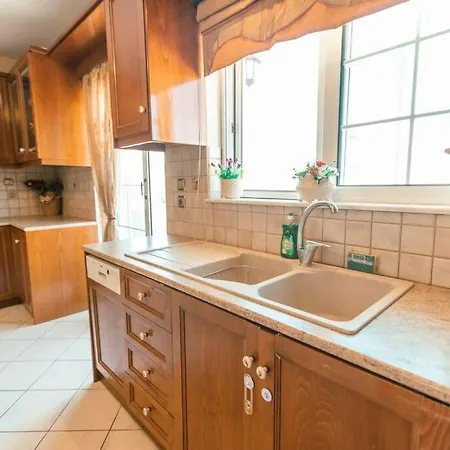 Апартаменти Rena's Center House *