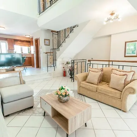 Апартаменти Rena's Center House