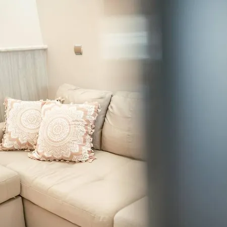 Rena's Center House