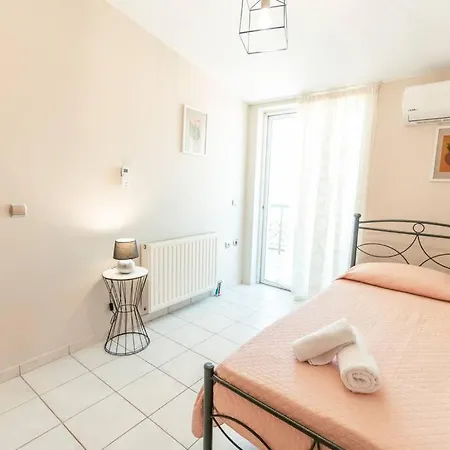 Rena's Center House Apartmán *