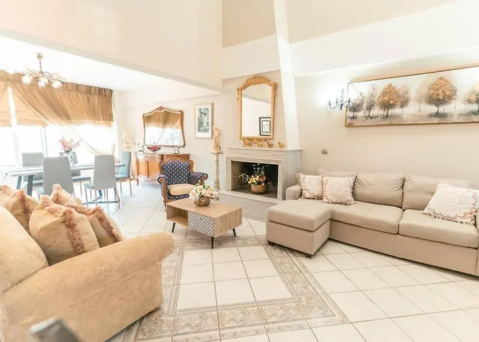 Rena's Center House Apartmán *