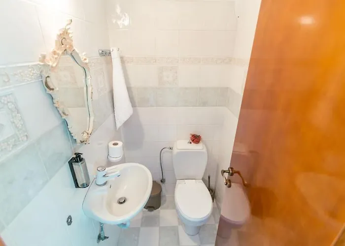 Rena's Center House Apartmán